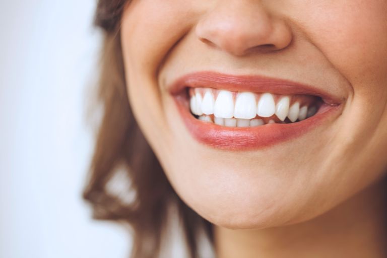 Luz Dental. Los tratamientos dentales estéticos mejoran la salud bucodental